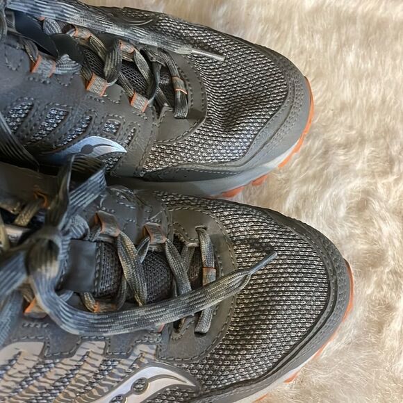 Saucony running shoes 10.5 (5000E) main image 8
